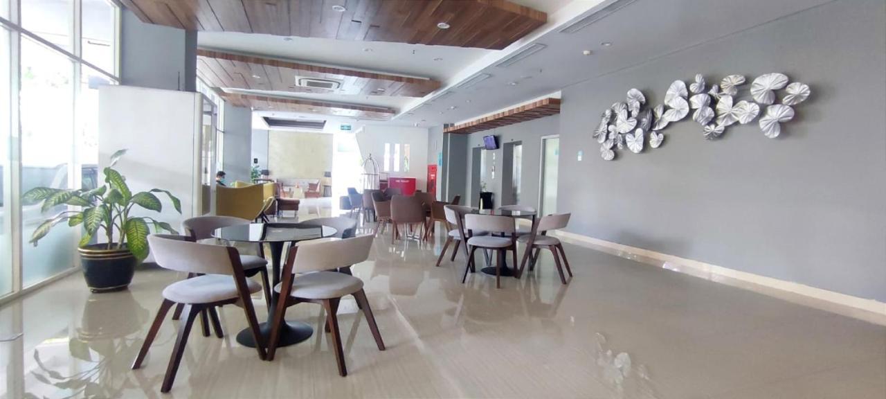 Khas Gresik Hotel ภายนอก รูปภาพ