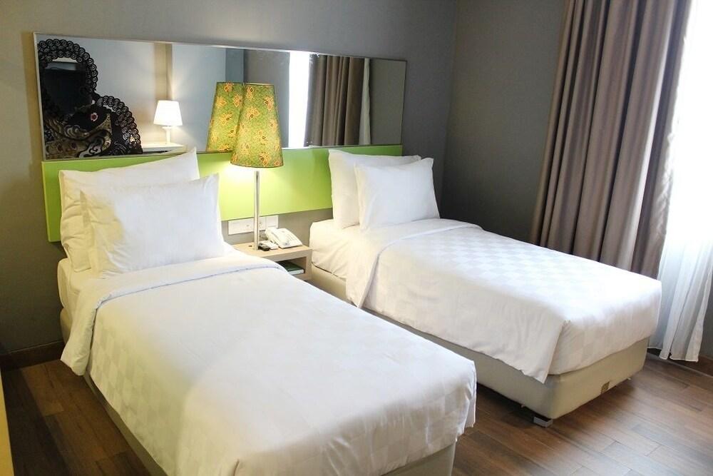 Khas Gresik Hotel ภายนอก รูปภาพ